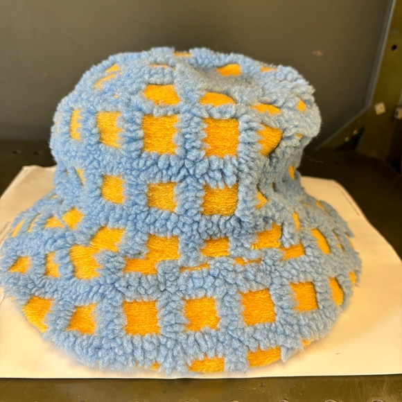 NWOT Urban Outfitters Sherpa Bucket Hat Blue/Yellow Plaid one size - Picture 5 of 7